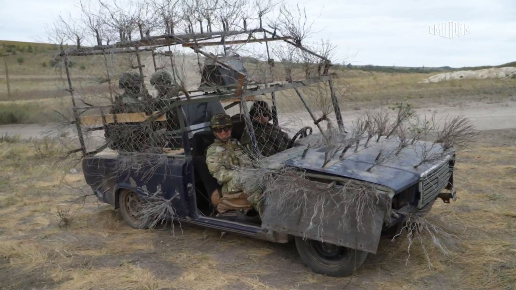 Российский гражданский автомобиль с защитой в виде расплетенных тросов